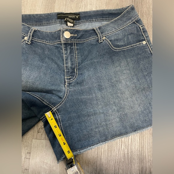 Venezia women ๐๐ Blue Jean Distressed Shorts Rolled Hems Casual, size 14, GUC - Picture 5 of 9